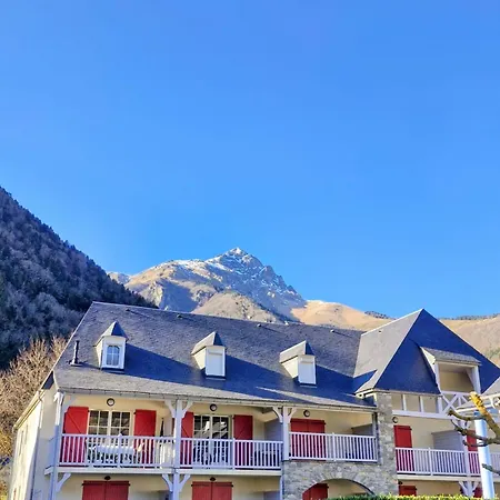 Au Pied De La Montagne Daire