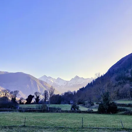 Au Pied De La Montagne Daire *