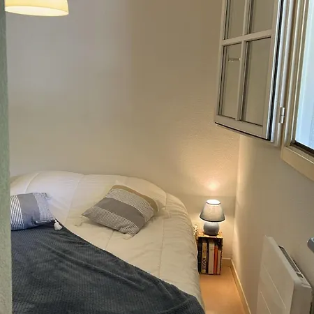 Au Pied De La Montagne