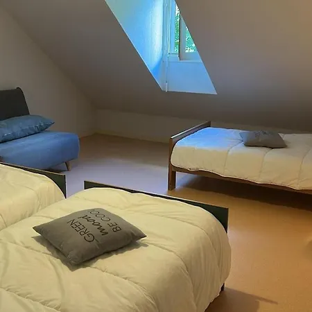 Au Pied De La Montagne