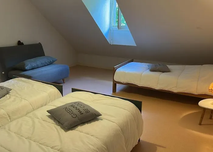 Au Pied De La Montagne