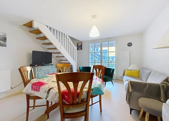 Au Pied De La Montagne * Guchen